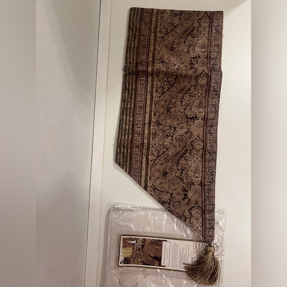 Croscill  Tangier Ascot Valance - Picture 5 of 10